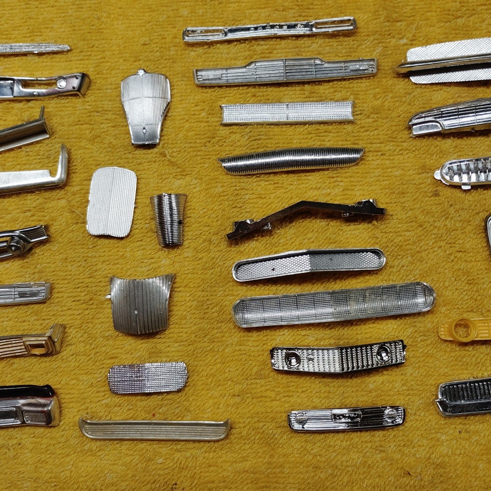 1/25 Vintage Junkyard Grille and Taillight Parts Lot