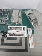 AMT Ertl 1968 Plymouth Roadrunner 1:25 Plastic Model Kit Skill 2 #31549