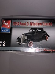 AMT Ertl 1934 Ford 5-Window Coupe Classics Model Kit