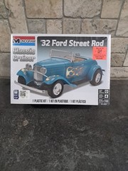 New Momogram Blue ’32 Ford Street Rod, 1:24 Scale, Classic Cruiser, Model Kit