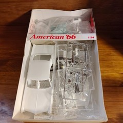 Hasewaga American 66 Pontiac Bonneville 1/24 Scale Model Kit – Open Box