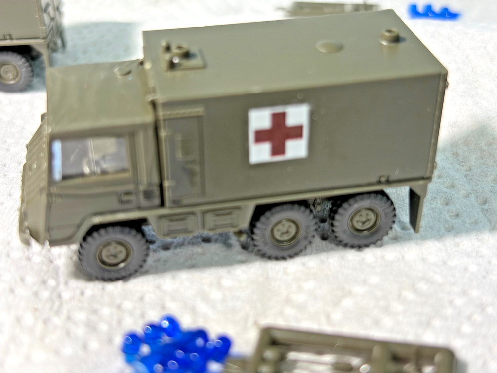 Roco mintanks Z-322 Pinzgauer 712 Ambulance Lima35 original 1/87