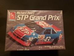 AMT Ertl #6728 Richard Petty STP Grand Prix 1/25 model kit