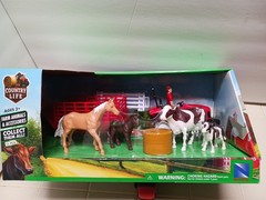 Kubota Ranch Play-set Farm Animal Tractor Collector Ray 1/18 Scale