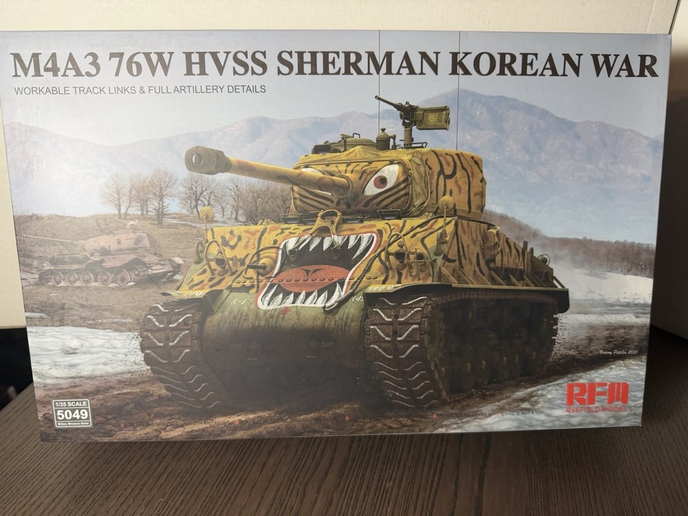 RYEFIELD MODEL RFM RM-5049 1/35 M4A3 76W HVSS Sherman Korean War