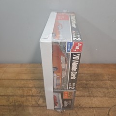 AMT Ertl 8271 1/25 Scale ’70 Chevy Monte Carlo Lowrider Kit W/ Display Case