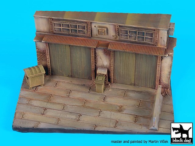 Black Dog 1/72 Garage Entrance Section w/Bins & Barrier Base (145 x 90mm) D72051