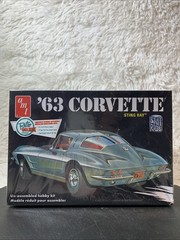 AMT ’63 Corvette Sting Ray Retro Deluxe Edition 1/25 Model Kit AMT861M