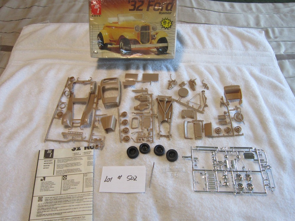 AMT 32 FORD ROADSTER JUNKYARD MODEL KIT LOT #502
