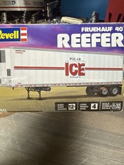 Revell Fruehauf 40′ Reefer Trailer – Plastic Model Truck Kit – 1/32 Scale SEALED