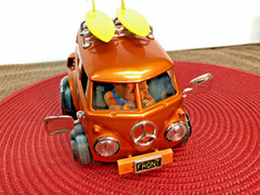 REVELL 1/25 DEAL’S WHEELS HIPPY VAN BUILT ART STUDIO DISPLAY MODEL & BONUS WOW!