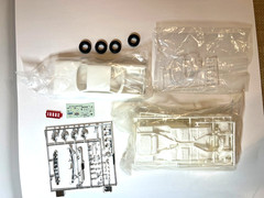 LOT OF 5 AMT REVELL MONOGRAM AND LINDBERG 1/25 SCALE MODEL KITS