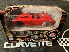 Snap-On Tools 1958 Chevrolet Corvette Die Cast Model Car Kit 1:18 Scale Red nib