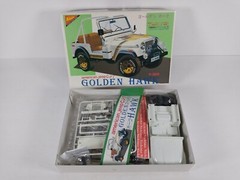 Golden Hawk Jeep CJ-7 4×4 4 Wheel Drive Nichimo 1:20 Model Kit Sealed Parts Bags