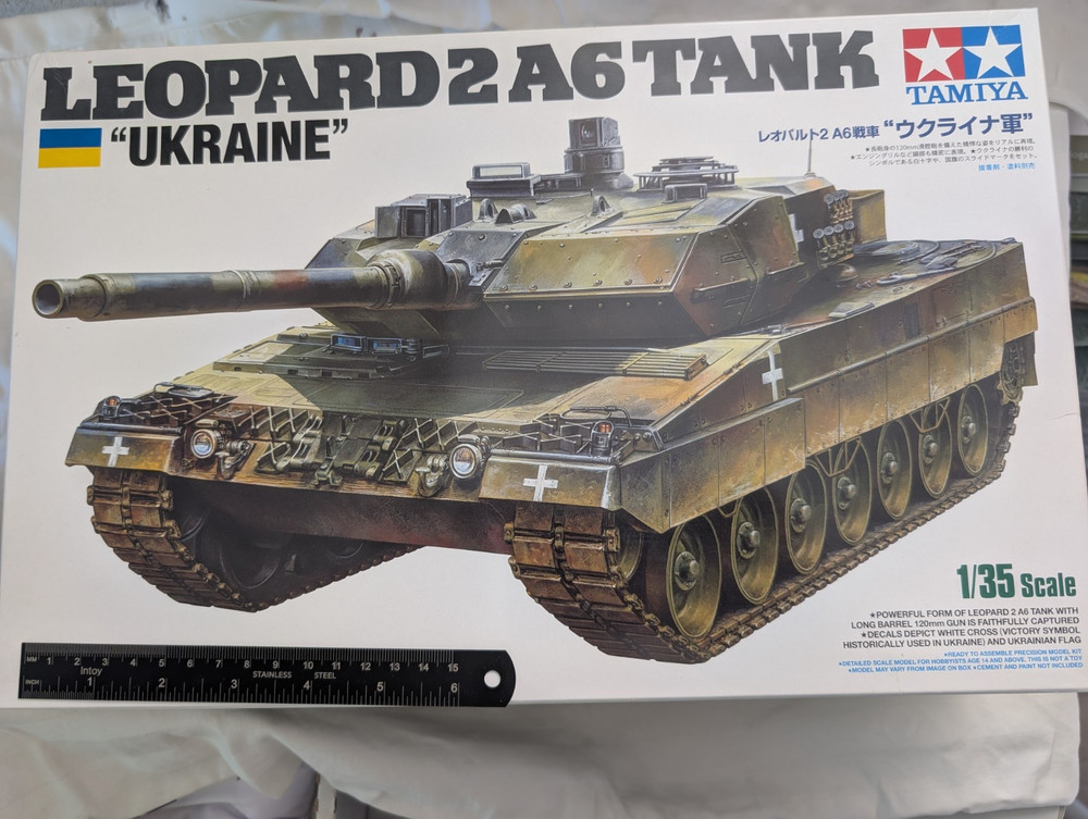 Tamiya 1/35 Leopard 2A6 tank “Ukraine” 25207