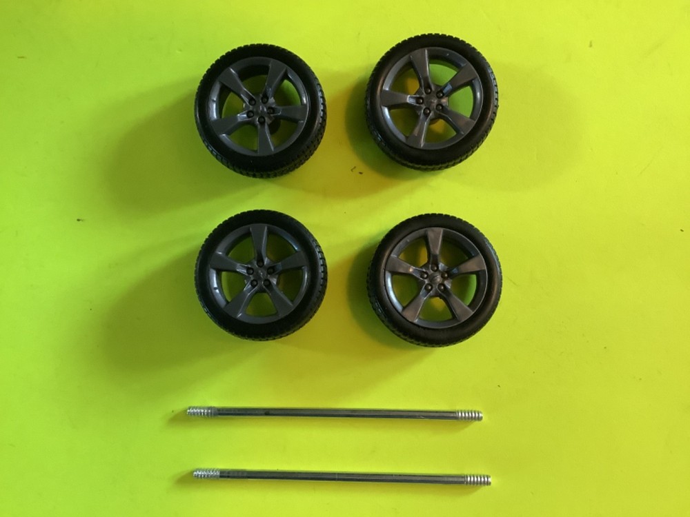 1/24 Maisto 2010 Camaro Tires, Gun Metal Rims & Axles Parts, model car building