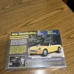 Revell 1:25 New 2000 Ford Thunderbird Convertible Snap Together Model Kit NOS