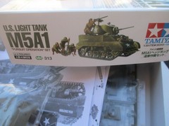 Tamiya US Light Tank M5A1 Pursuit Ops w/4 Figures TAM35313 US WWII TANK