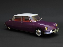 EBBRO 1/24 Citroen DS19 Painted Finished