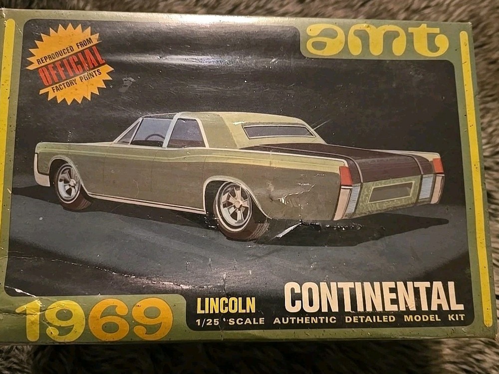 AMT 1969 Lincoln Continental 1/25 Scale Authentic Model Kit **FREE SHIP CANADA**