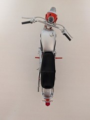 EBBRO 1/10 Honda CL72 Scrambler Red/Silver Finished
