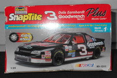 REVELL # 3 GOODWRENCH PLUS NASCAR 1998 CHEVROLET D. EARNHARDT SNAPTITE KIT 1/24