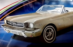 1964 1/2 MUSTANG CONVERTIBLE DREAM RIDES 1:24 Scale MODEL Car KIT MONOGRAM NeW