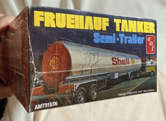 Sealed AMT Fruehauf Tanker SHELL Semi Trailer – Plastic Model Truck Kit – 1/25
