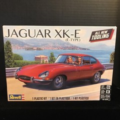 REVELL 85-4509 JAGUAR XK-E MODEL KIT-NIB-1:24 SCALE