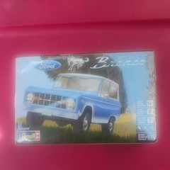 Revell Ford Bronco 1:25 Plastic Model Car Kit Unassembled Level 5 85-4320