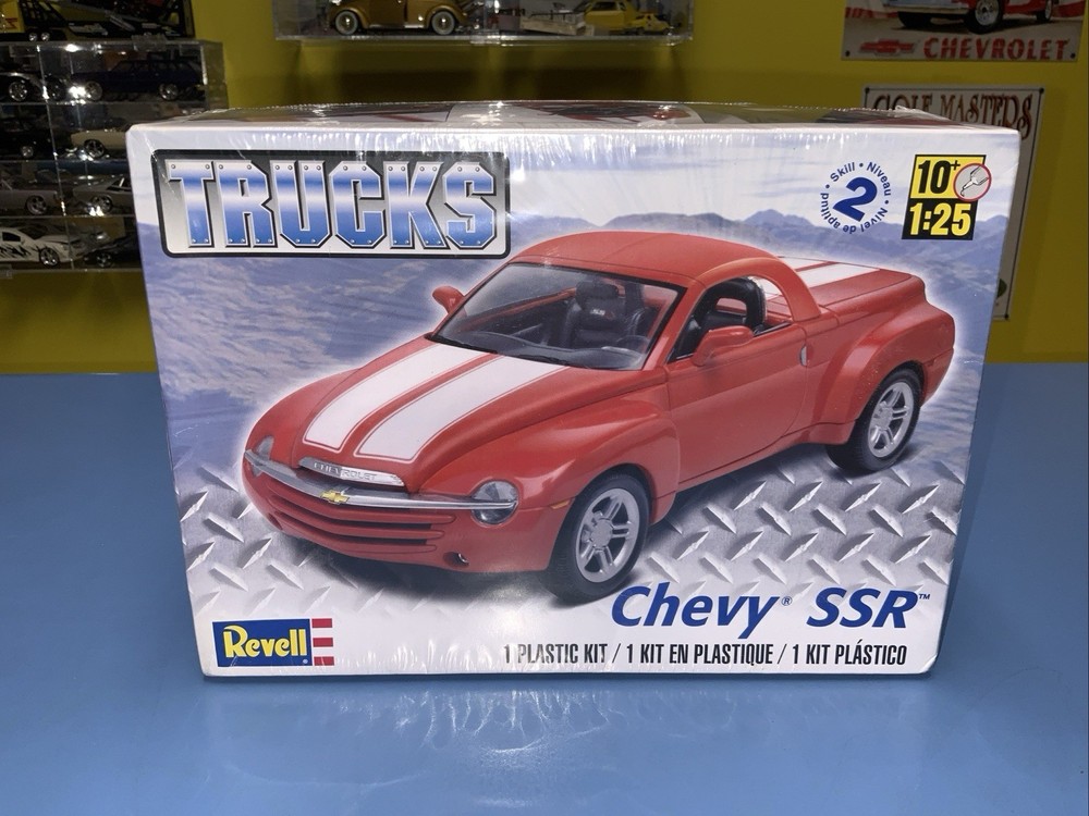 REVELL CHEVY SSR TRUCK MODEL KIT #858-4052 RELEASED IN 2013 NEW