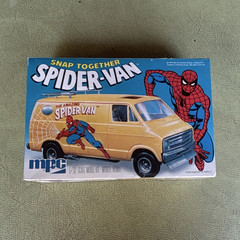 MPC Spider-Man Spider-Van Snap-Together Yellow 1:32 Model Kit 1-3205