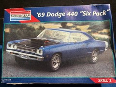 1/24 MONOGRAM 1969 DODGE 440 SIX PACK SUPER BEE RED MODEL CAR KIT OPEN READ UT