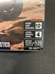 Revell Jeep Wrangler Rubicon Kit 85-4501 Factory Sealed 1:25 New