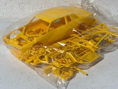 Monogram 1/24 1981 Pontiac Grand Prix NASCAR Model Kit Body in White/Yellow