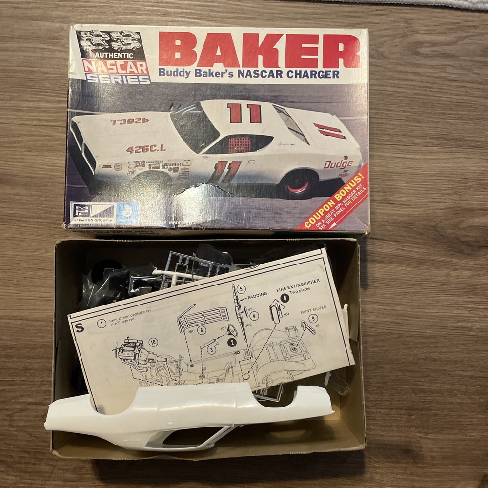 MPC BAKER NASCAR BUDDY BAKER’S CHARGER CAR MODEL KIT 1:25 1-1702-225 NEW, 1972