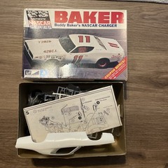 MPC BAKER NASCAR BUDDY BAKER’S CHARGER CAR MODEL KIT 1:25 1-1702-225 NEW, 1972