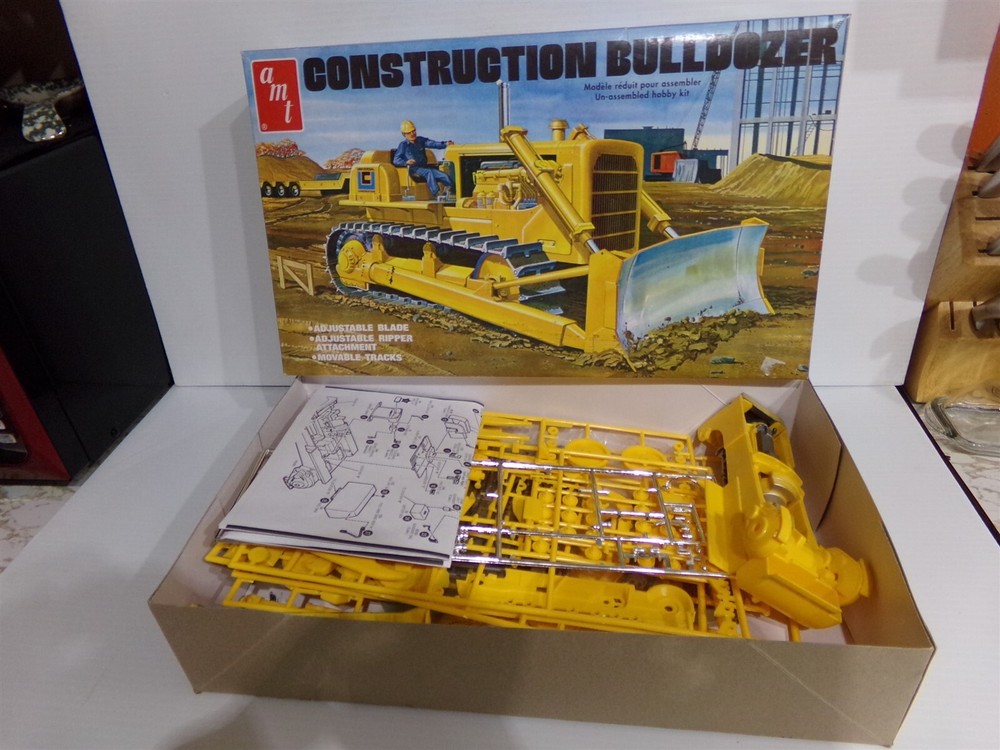 AMT Construction Bulldozer Model Kit 1/25 Scale AMT1086/06 2021