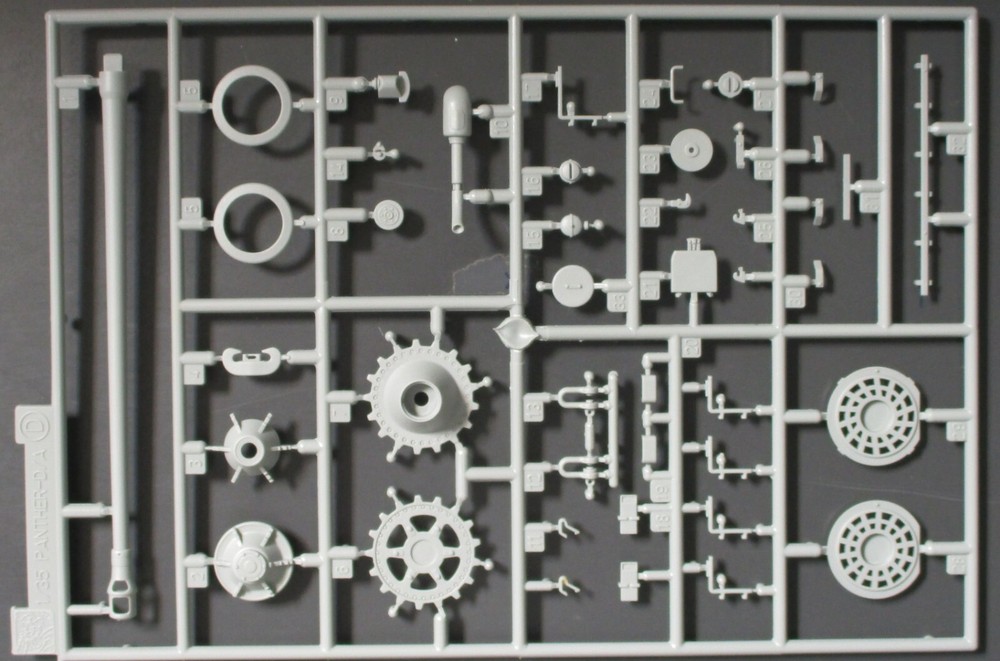 Dragon 1/35 Scale Sd.Kfz.171 Panther Ausf.D – Parts Tree D from Kit No. 6940