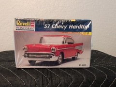 Revell Monogram 1957 Chevy Chevrolet Hardtop Kit 1:24 #85-2225 NIB!!