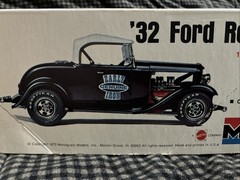 Monogram ‘32 Ford Roadster 1:24 Scale Model Kit 8280-0270