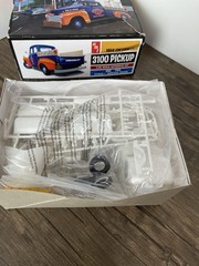 New AMT 1/25 Scale model 1950 Chevrolet 3100 Pickup Truck Union 76 New Open Box