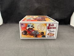 Atlantis Tom Daniel “Red Baron” w/Trading Card 1:24 SC Plastic Model Kit M6740