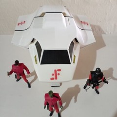 V Visitors X3 figures 3.75 inch and Skyfighter 1/18 scale model with open gates