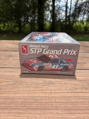 AMT ERTL Richard Petty #43 STP Grand Prix 1/25 Scale Model Kit #6728 New Sealed