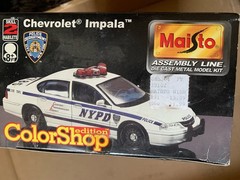 MAISTO 1/24 Assembly Line – NYPD Chevrolet Impala Patrol Car -Damaged Box New