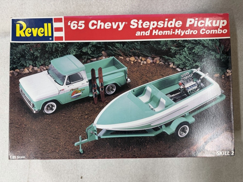 Revell 1/251965 CHEVY STEPSIDE &HEMI HYDRO BOAT
