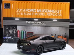 DM 1:18 Ford Mustang GT 2019 Matte Black RHD Diecast Cars Models Miniature Gifts