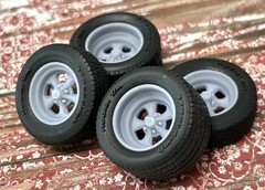 1/24 Scale: 15-inch “Keystone Klassic” Resin Wheels W/ Wide Rear Tires￼