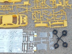 DONOR NASCAR 1989-1992 CHEVROLET LUMINA STOCK CAR KIT – YELLOW – 1/24 Scale